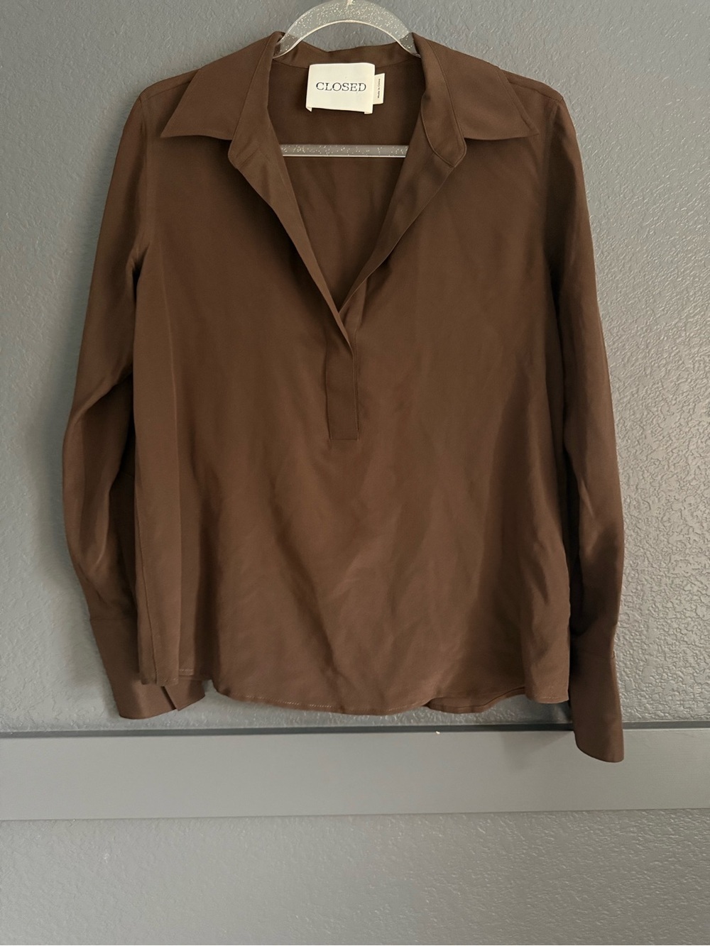 CLOSED • Chocolate Brown V-Neck Long Sleeve Collared Blouse - XS popover silk